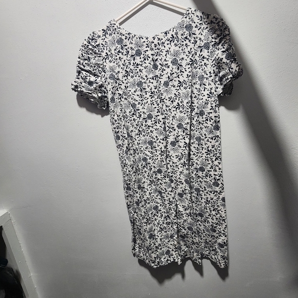 LOFT Black and White Floral Shift Dress - Picture 1 of 5